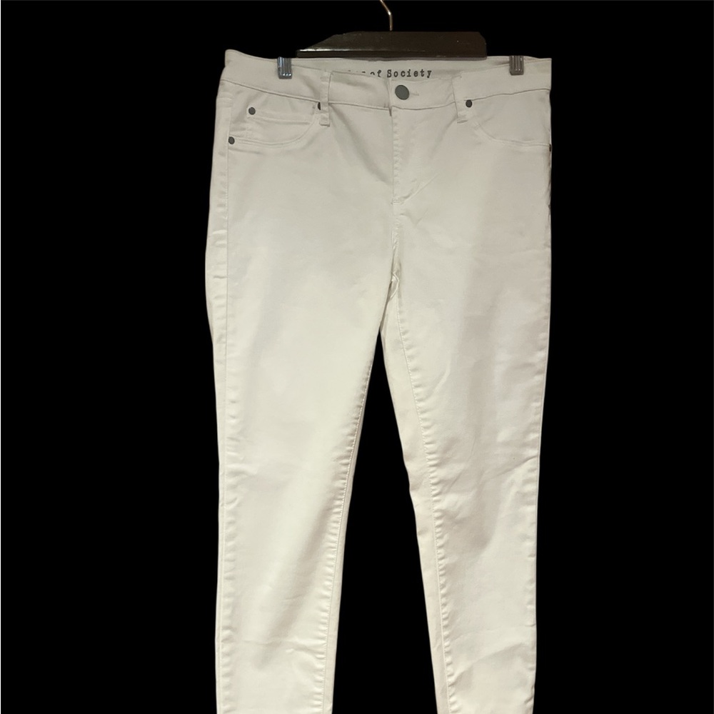 Ankle Skinny Jeans in White by “ Articles of Society”. Size 29